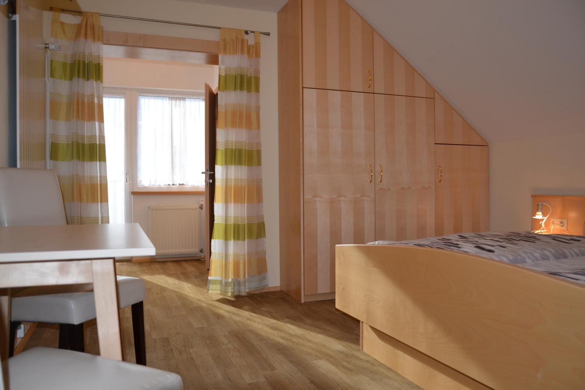 Gaestehaus Bachmann Hermagor-Pressegger See Rom bilde